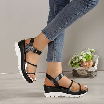 Женские прозрачные сандалии на танкетке из ПВХ, 2023 Летние нескользящие римские сандалии на платформе, Легкая удобная женская обувь с пряжкой