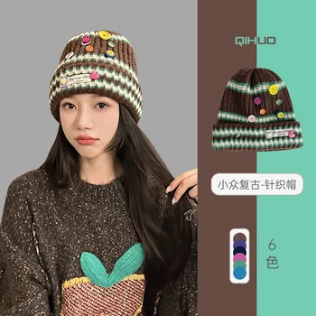 Японская цветная вязаная шапка с пуговицами Love, женская осенне-зимняя защита ушей, теплые шапки-пуловеры, Нишевая шапочка-бини с черепом, большая голова